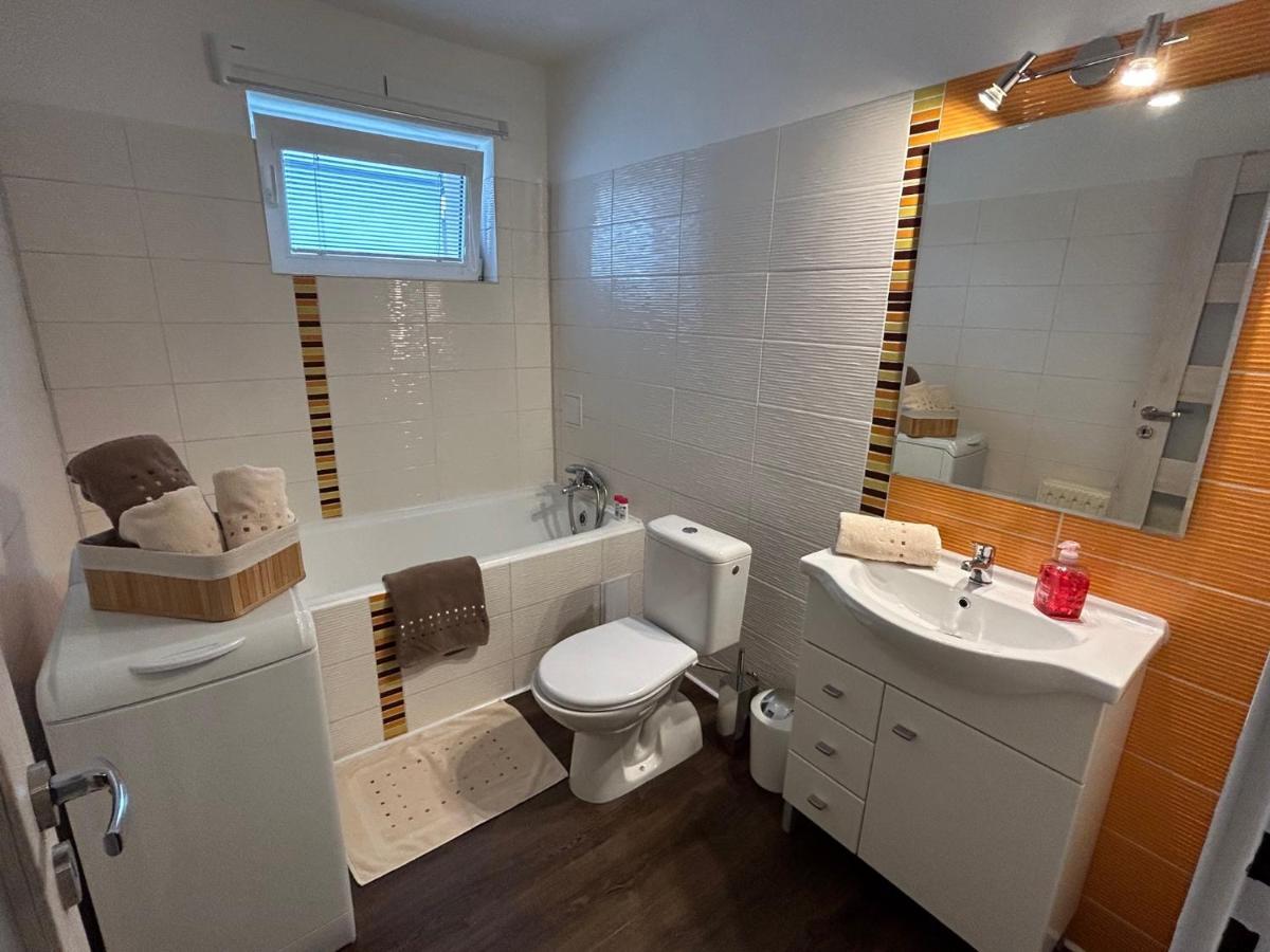 Komfortny Apartman So Zahradou A Sukromnym Parkoviskom-Nonstop Check-In Banská Bystrica Buitenkant foto