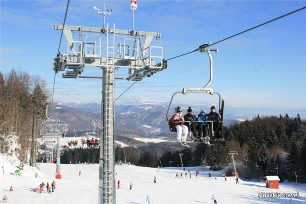 Komfortny Apartman So Zahradou A Sukromnym Parkoviskom-Nonstop Check-In Banská Bystrica Buitenkant foto